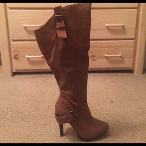 Women’s Brown knee-high heel boots size 8